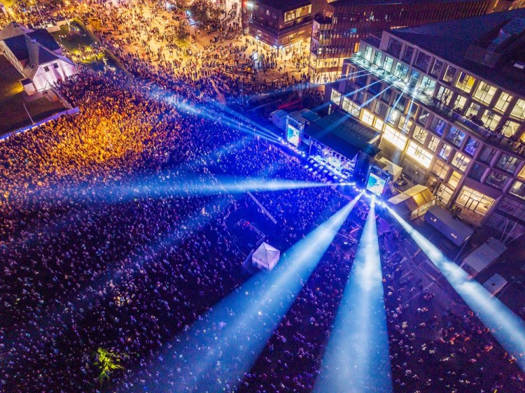 Reykjavík Culture Night's evening outdoor concert on Ingólfshóll in downtown